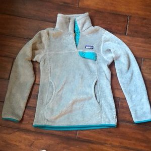 Patagonia xsmall pull over front pockets womens